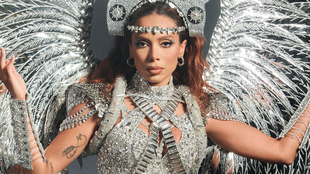 Anitta Agita O Rio De Janeiro Look Inspirado Na Imperatriz