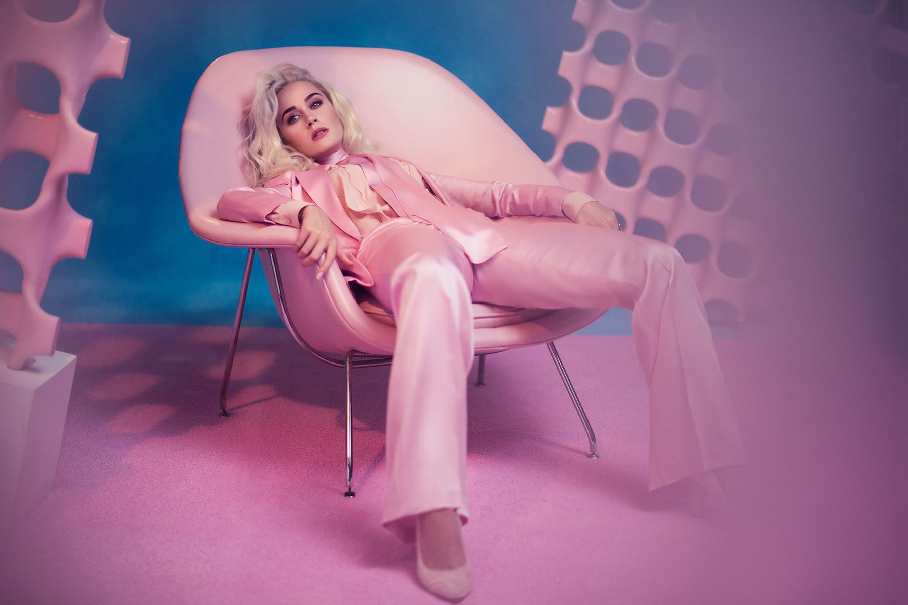 Katy Perry divulga trecho de faixa inédita do seu novo álbum