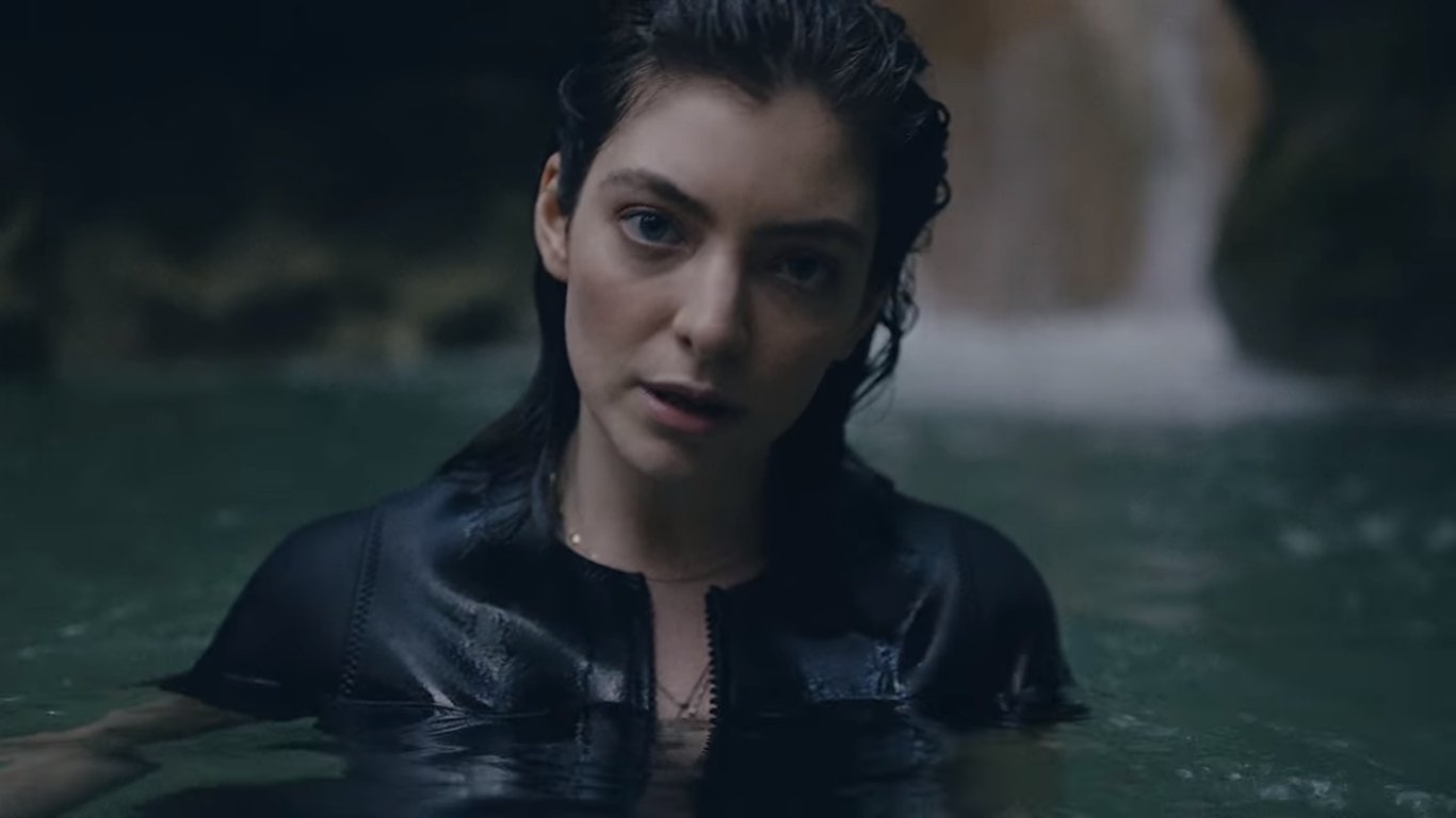 This is how we get notorious: Lorde divulga clipe de “Perfect Places”