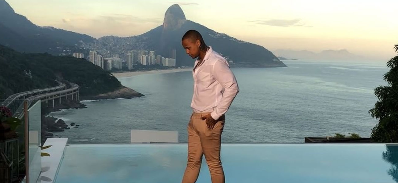“10 Beijos de Rua”: Léo Santana está todo romântico em novo clipe; assista