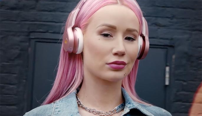 Iggy Azalea anunciou data de lançamento de “S.T.F” e parece que agora vai!