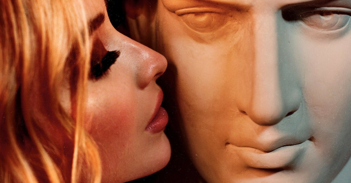 Sabrina Carpenter transforma todos os boys em estátuas no clipe de “Almost Love”; vem assistir!