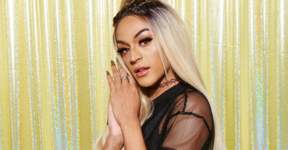 Pabllo Vittar anuncia próximo single com jogo que levará fã para o evento de lançamento