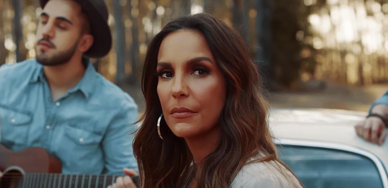 Ivete Sangalo lança clipe para “Um Sinal” com banda Melim