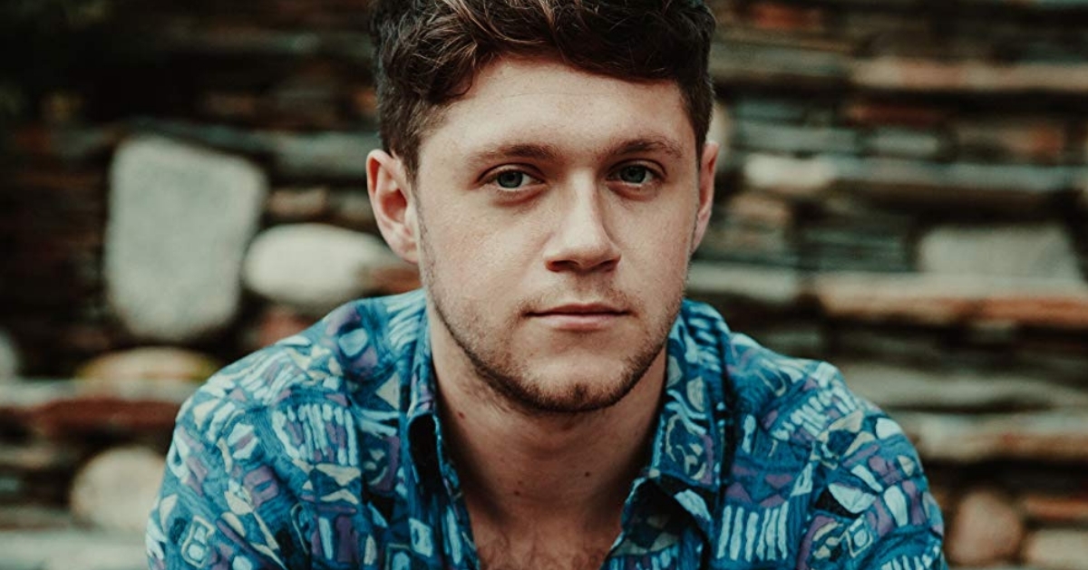 Niall lança clipe ao vivo para “Finally Free”, trilha sonora de “Pé Pequeno”
