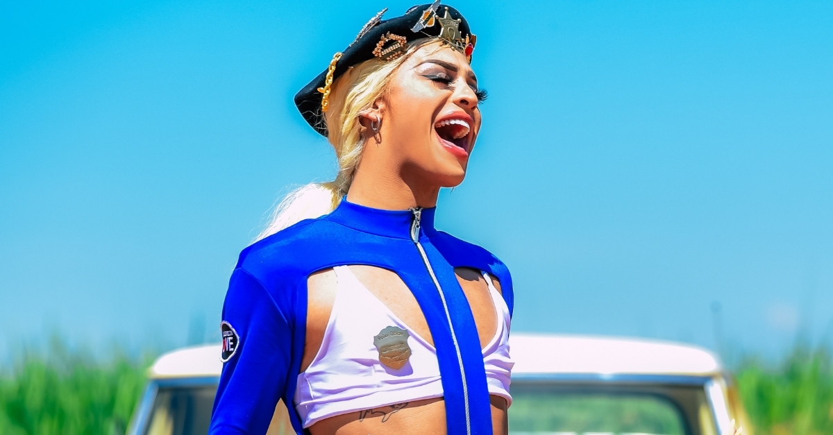 Com história escolhida pelos próprios fãs, Pabllo Vittar lança videoclipe de “Seu Crime”; assista!