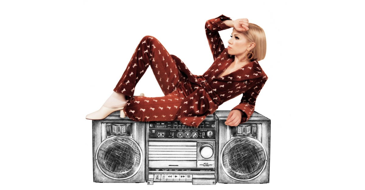 “Dedicated” | Quarto álbum de Carly Rae Jepsen é lançado e recebe críticas positivas; saiba mais!