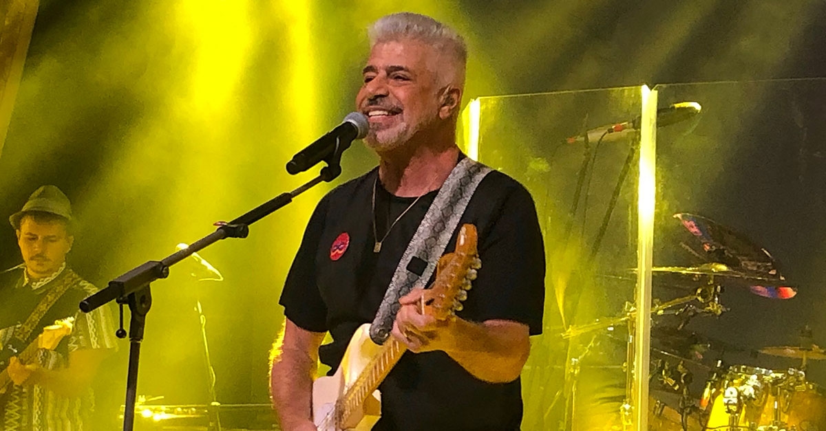 Lulu Santos reúne clássicos e lançamentos em show no YouTube Music Night