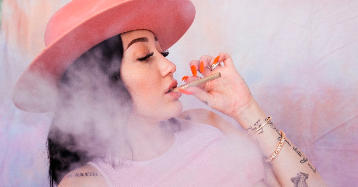“July” | Noah Cyrus lança novo single acompanhado de videoclipe