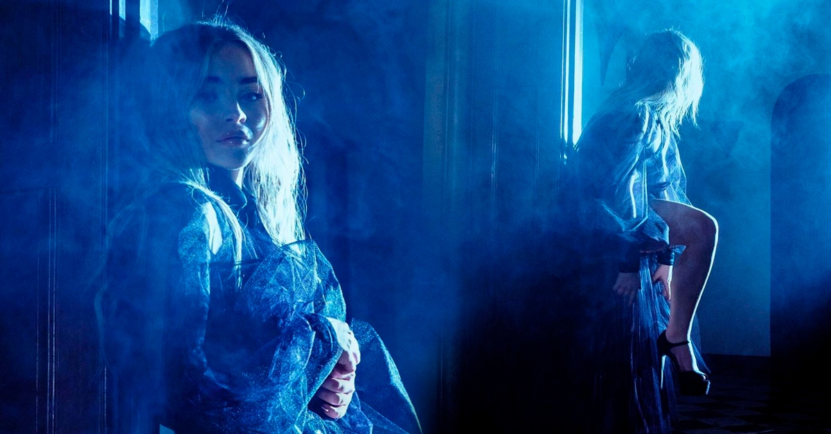 “Singular: Act II” | Sabrina Carpenter lança álbum mais pessoal da carreira e manda recado aos fãs; saiba mais!