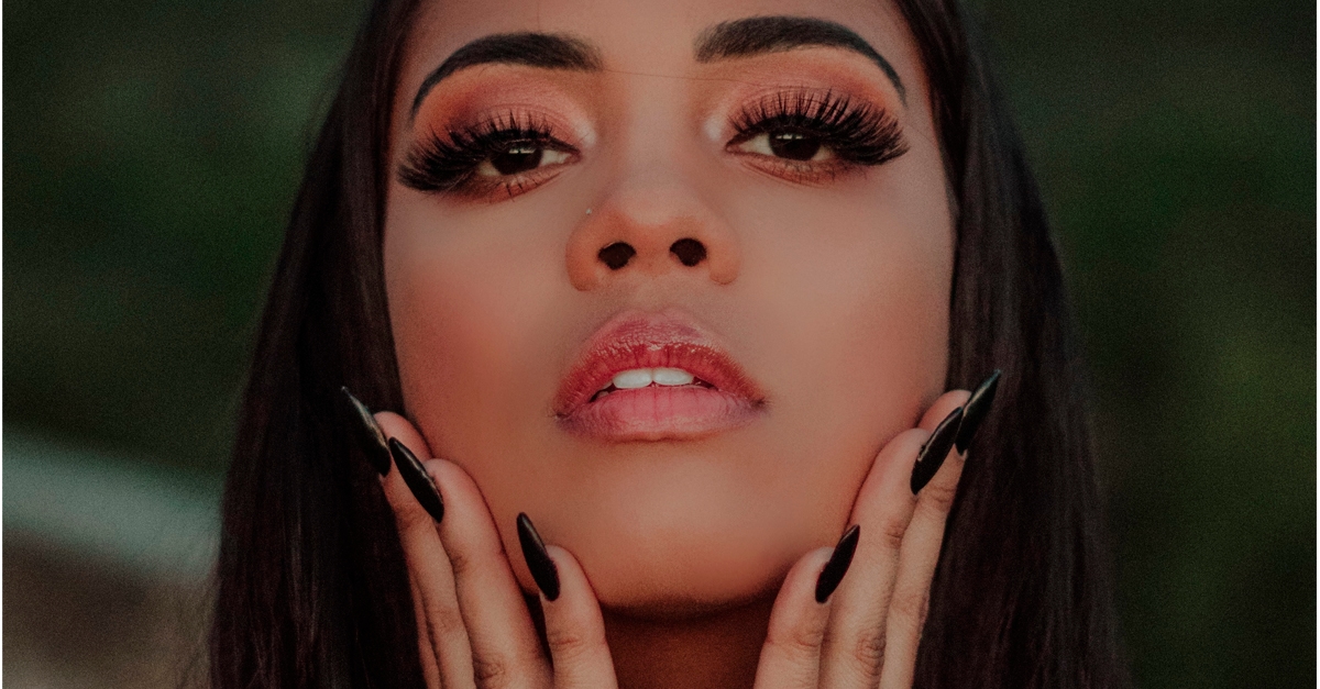 Com mensagem de empoderamento, Kira lança single “Eu Sou Assim”