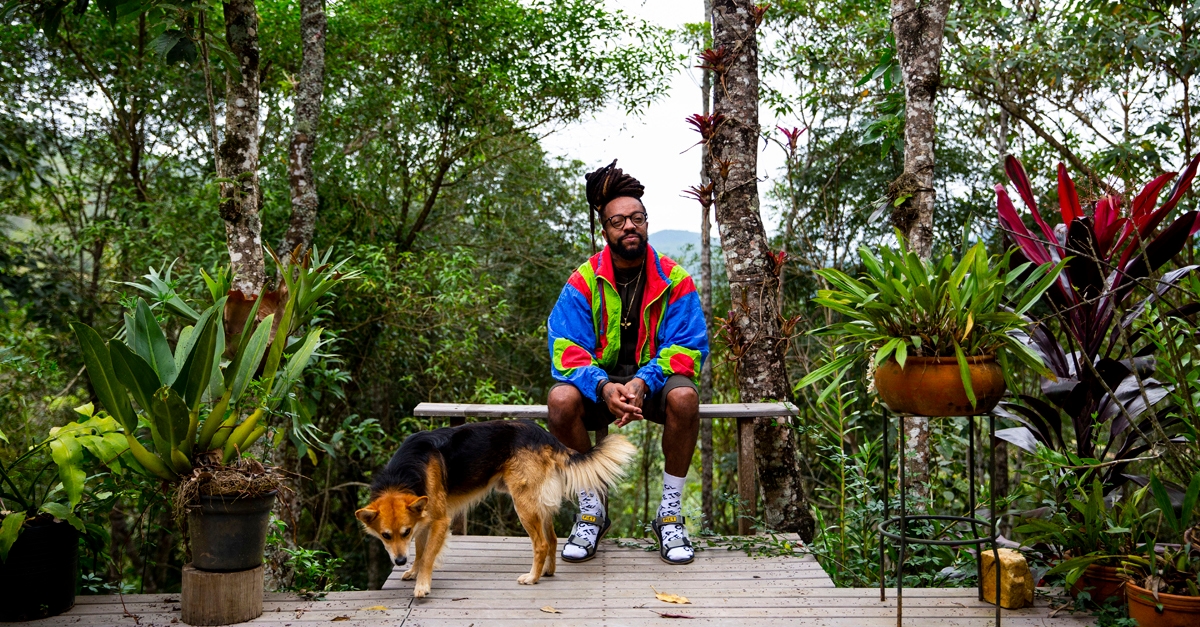 Entrevista | Com participações de Melim e Thiaguinho, Rael lança álbum “Capim – Cidreira”