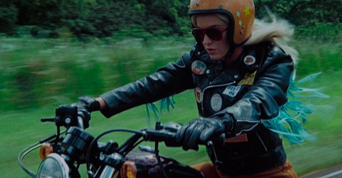 Katy Perry lança “Harleys In Hawaii” com clipe cheio de sensualidade e cenários paradisíacos