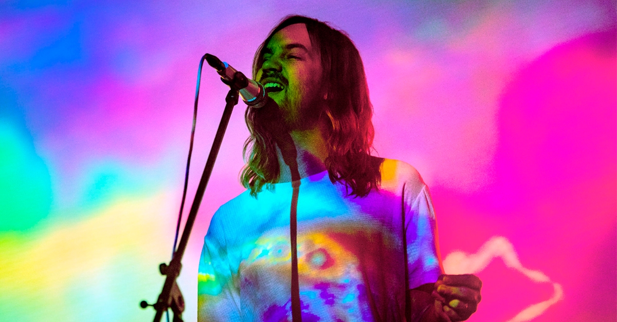 Após anunciar novo álbum, Tame Impala lança single “It Might Be Time”; ouça!