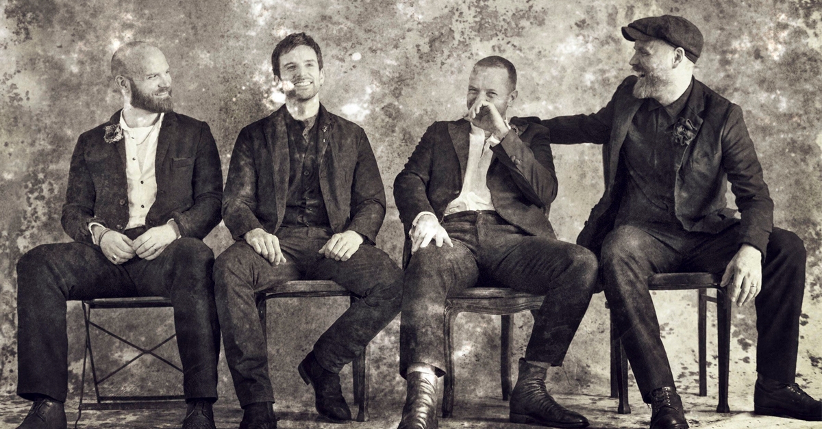 “Everyday Life” | Coldplay lança “Daddy” e “Champion Of The World”