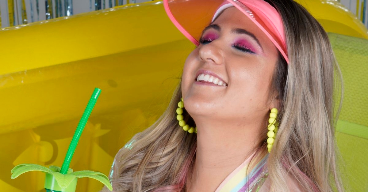 Entrevista | Mica Condé lança “Rebola” e fala sobre empoderamento e referências musicais