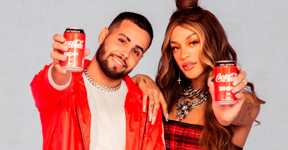 Pabllo Vittar e Jerry Smith lançam “Clima Quente” em campanha da Coca-Cola