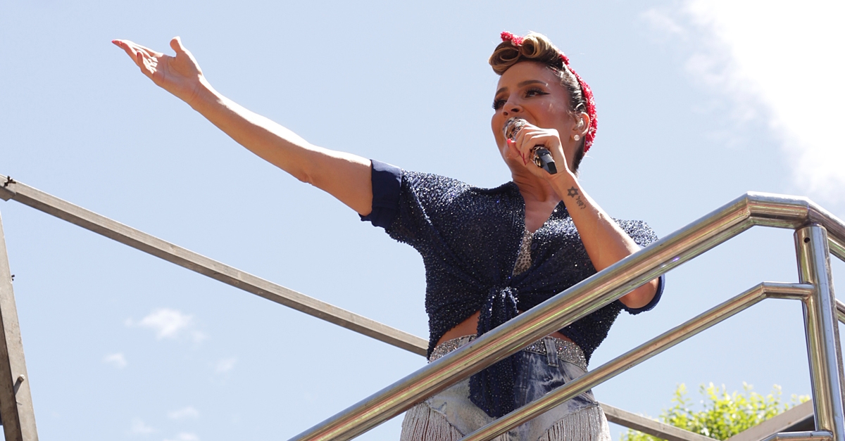 CarnaVip 2020 | Emocionada, Claudia Leitte estreia bloco de Carnaval no Rio de Janeiro