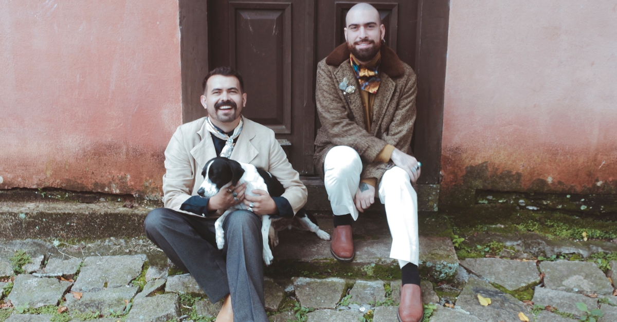 Gaê e Bemti vivem amor proibido no século XIX em clipe de “Onde Está A Estrela?”