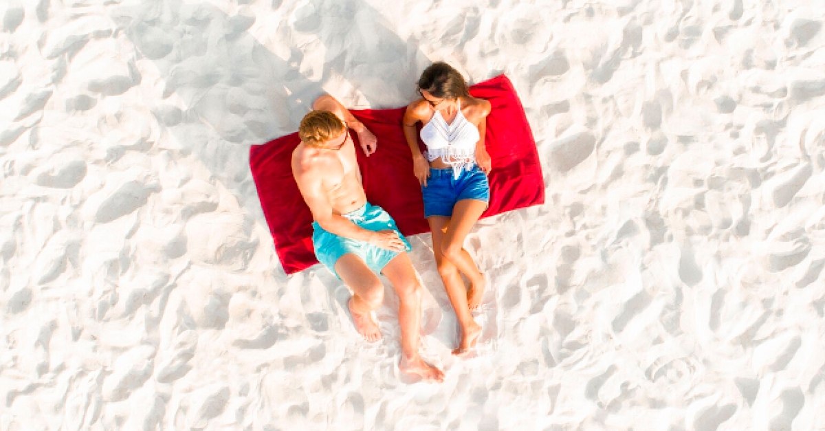 Brincando com Fogo | Participantes não podem ter relações sexuais em novo reality da Netflix; confira!