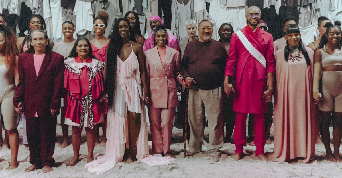 IZA e Maejor lançam single para campanha; assista “Let Me Be The One”!