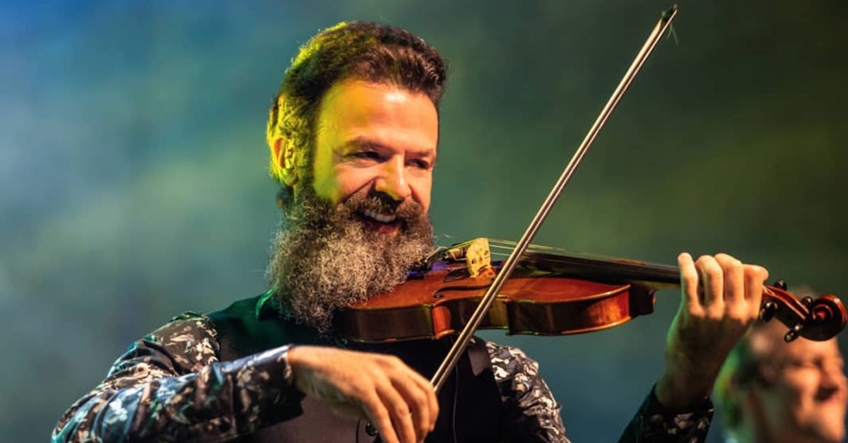 Entrevista | Amon, da Família Lima, conta bastidores do projeto “Música de Domingo”: “Repertório variou ainda mais”