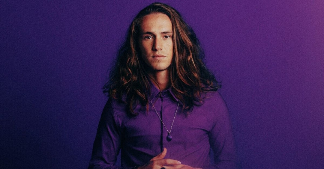 Vitor Kley usa Motorola Edge+ para gravar clipe de “Ainda Bem Que Chegou”