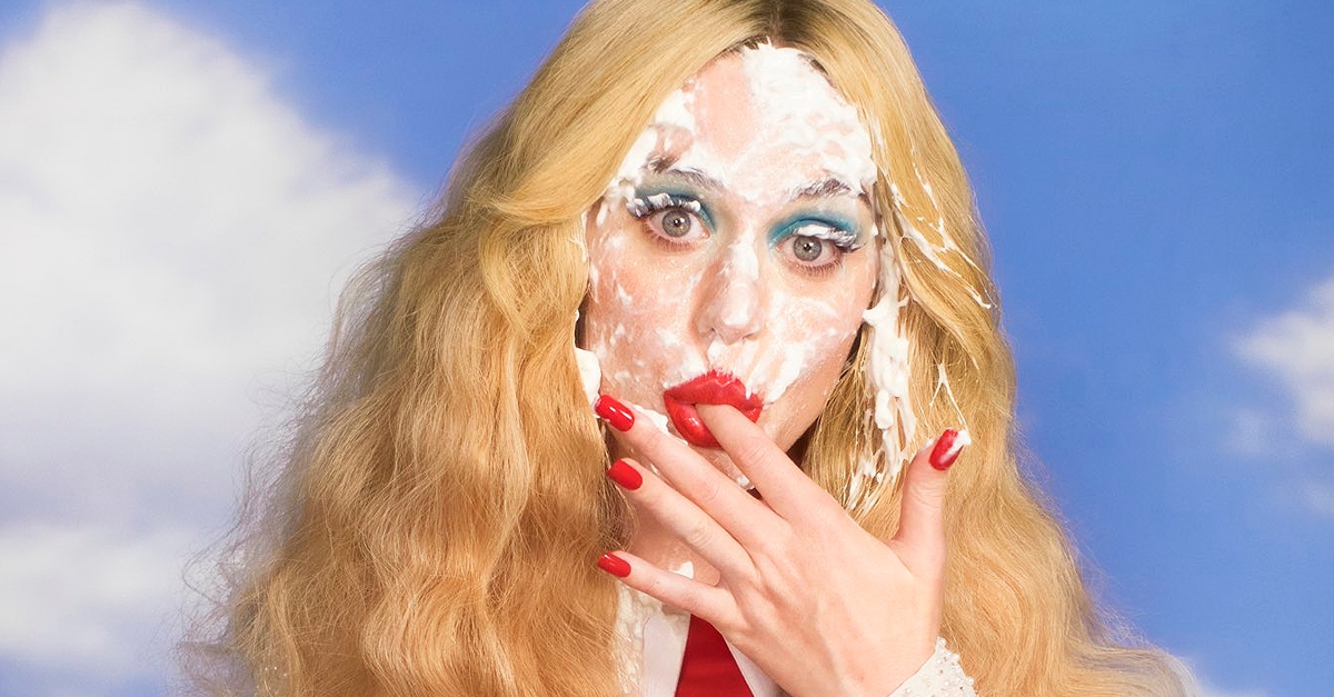 Katy Perry anuncia novidade para quinta, mostra encarte de “Smile” e faz um tour pelo quarto da filha