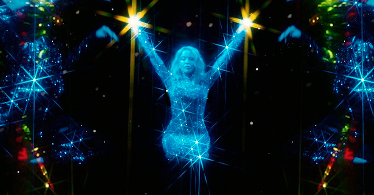 Com glamour e muito brilho, Kylie Minogue lança videoclipe de “Say Something”; assista!