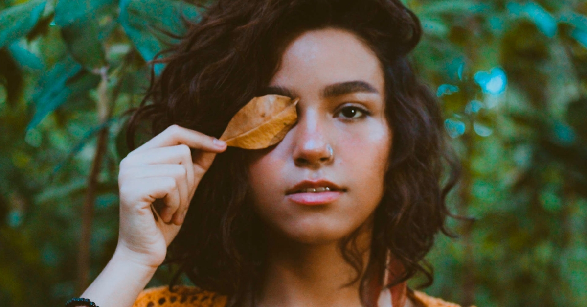 Mariana Froes finaliza série de lançamentos do EP “Nebulosa” com novo single; ouça “Espelho”!