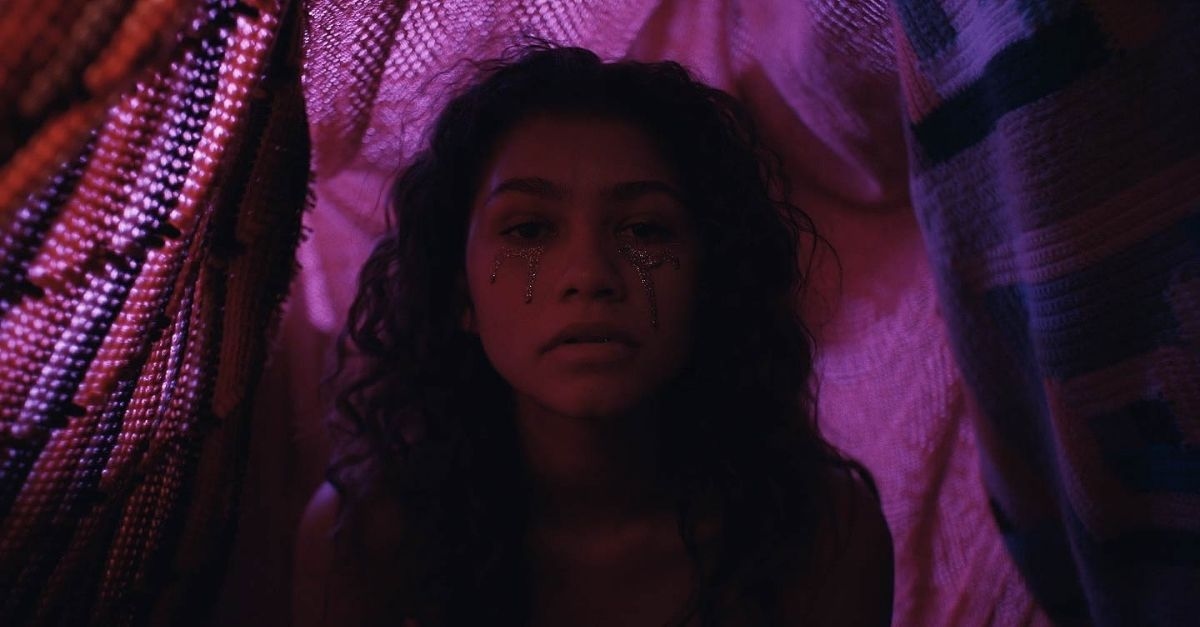 Zendaya comenta sobre cena difícil em “Euphoria” durante painel da CCXP Worlds: “Eu estava aterrorizada”