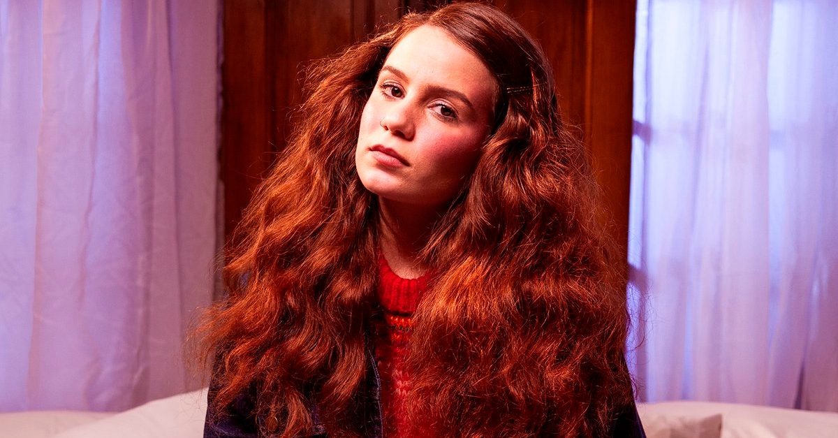 Carol Biazin faz uso do deboche em novo single; ouça “Desgrama”!