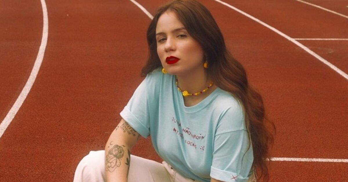 “Beijo de Judas” | Com direito a videoclipe da faixa-título, Carol Biazin lança álbum de estreia; ouça!