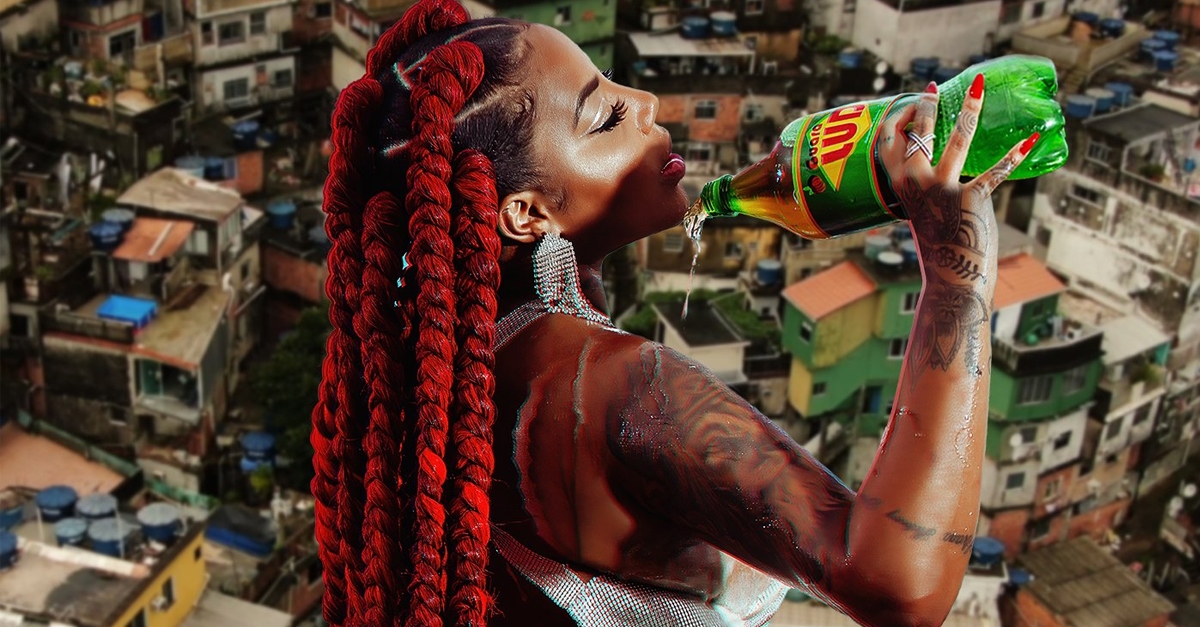Com direito a banho de refrigerante e ceia com ícones do funk, Ludmilla lança “Rainha da Favela”; confira!