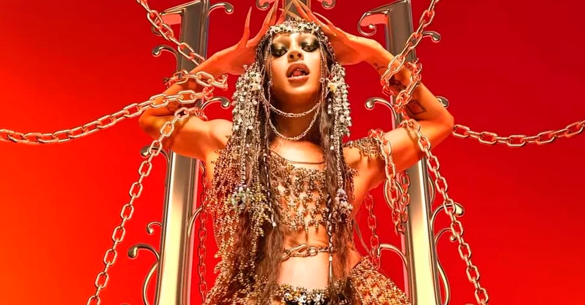 “111 Deluxe” | Pabllo Vittar lança disco com colaboração de Pocah; ouça “Bandida”!