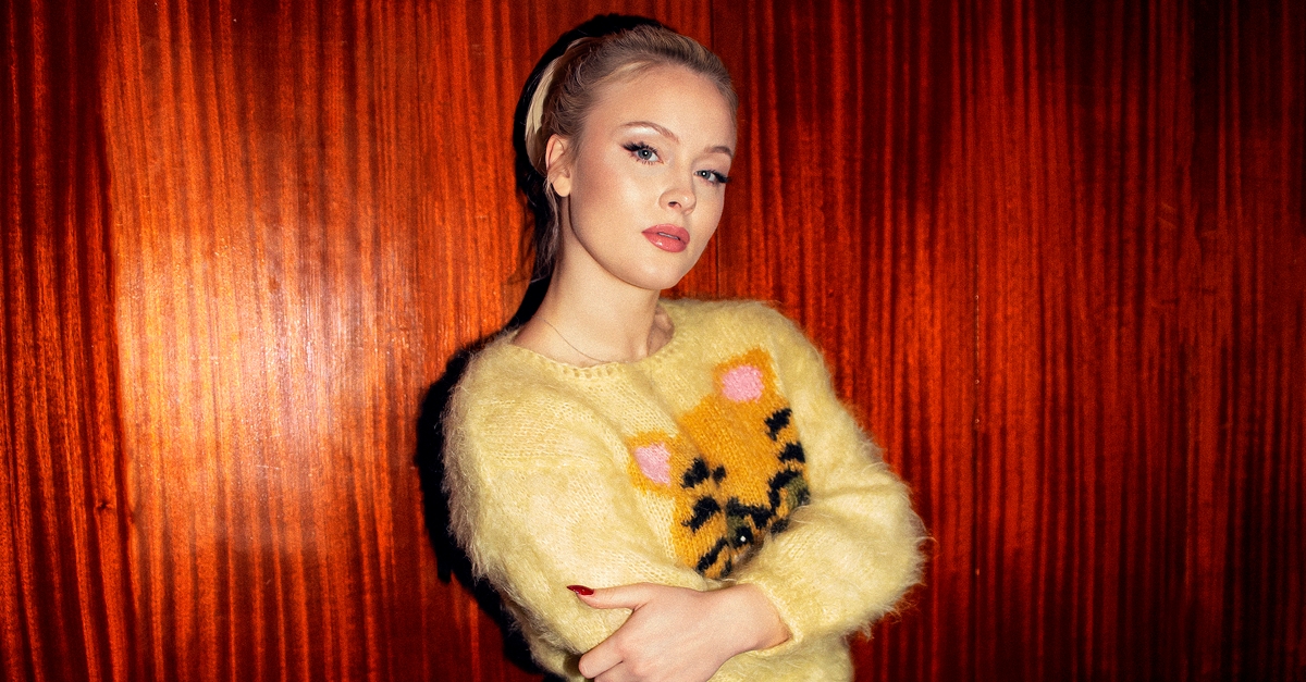 Zara Larsson apresenta as canções do “Poster Girl” em live no Dia Internacional da Mulher