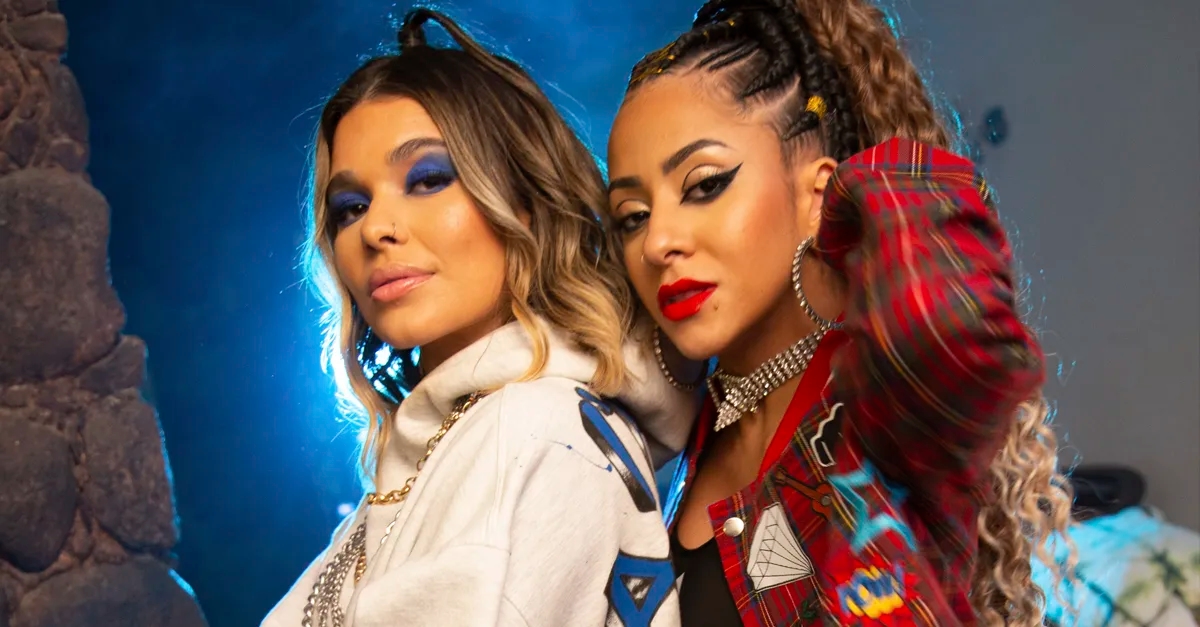 Lary e Lourena curtem noitada entre amigas no clipe de “Crazy”