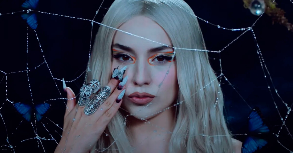 Ava Max mostra o poder da vulnerabilidade no clipe de “Everytime I Cry”; assista!