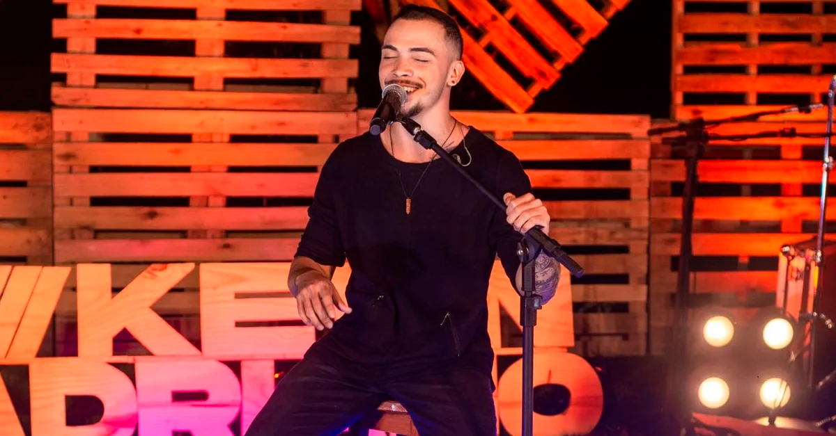 Entrevista | Kevin Adriano lança EP “Acompanhante de Luxo” e comenta sobre processo de composição