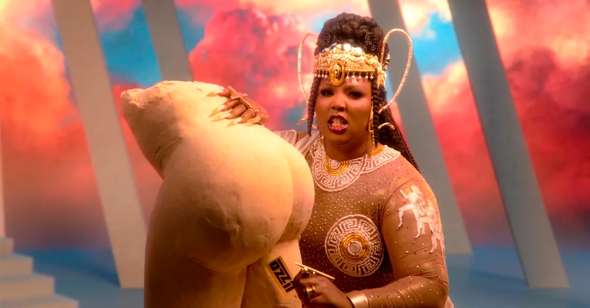 Lizzo e Cardi B são deusas gregas em clipe de “Rumors”; assista!