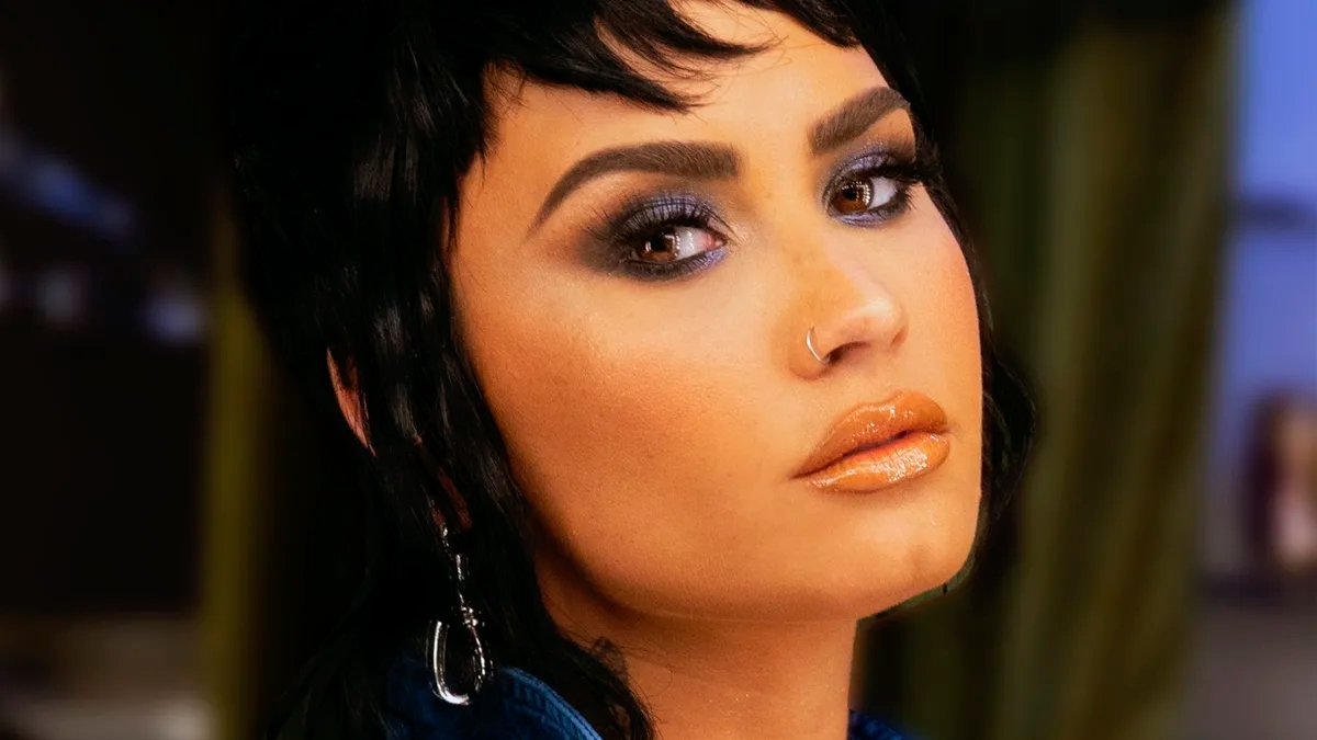 Letra e Tradução: “Bones” – Demi Lovato