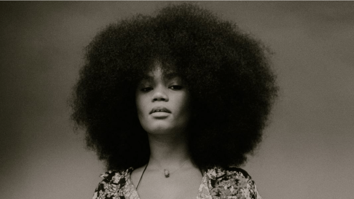 “Menina Mulher”: Agnes Nunes lança primeiro álbum da carreira e marca sua transição para a idade adulta