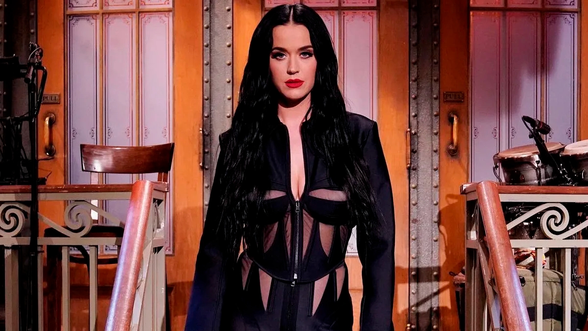 Katy Perry vem ao Brasil em 2024, diz jornalista
