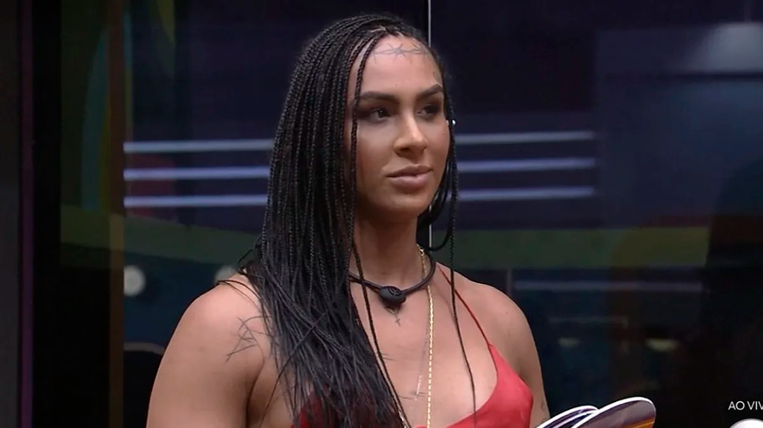 BBB22: Linn questiona Gustavo sobre a questão dos pronomes fora da casa: “Estavam me tratando no masculino?”
