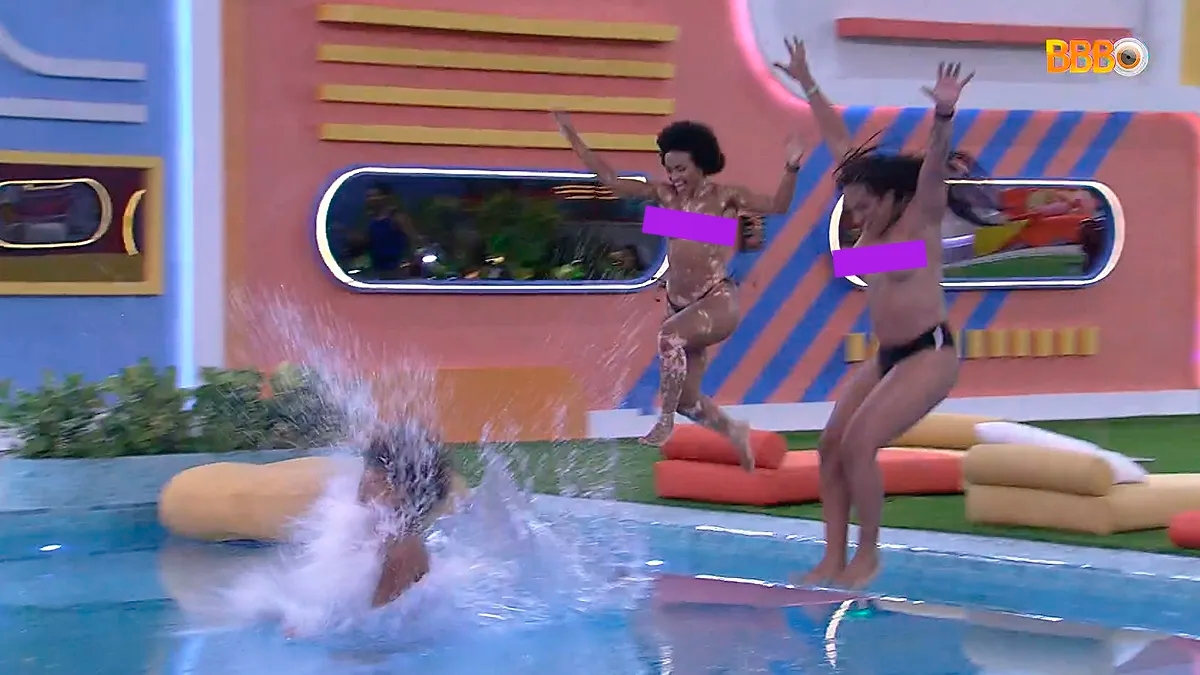 BBB22: Lina, Natália e Jessi pulam na piscina sem a parte de cima do biquíni e internet reage: “As maiores”
