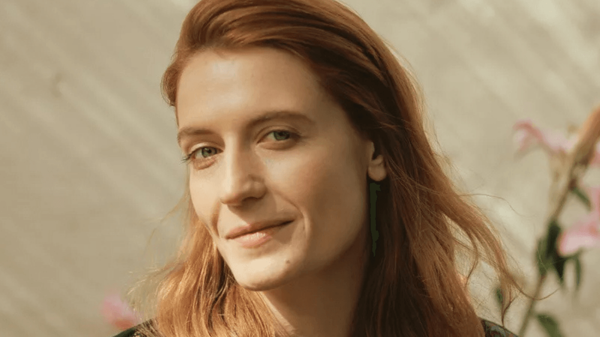 Florence Welch se emociona ao ouvir um hits da carreira em filme da Marvel; assista!