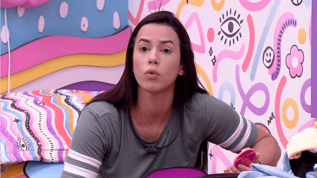 BBB22: Larissa quebra dedo do pé e precisa de atendimento médico: “Escorreguei”
