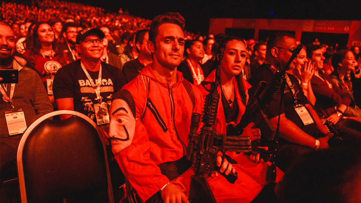 Bis distribui mochilas, fones de ouvidos e muitos prêmios na CCXP24; veja como ganhar