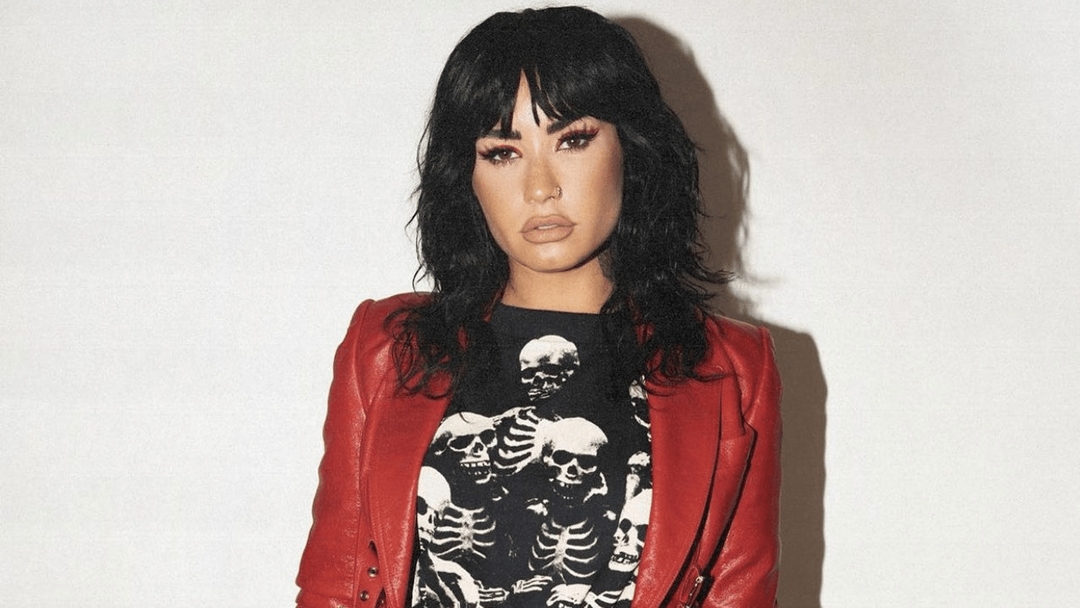 Demi Lovato surpreende fãs com o single “SWINE”