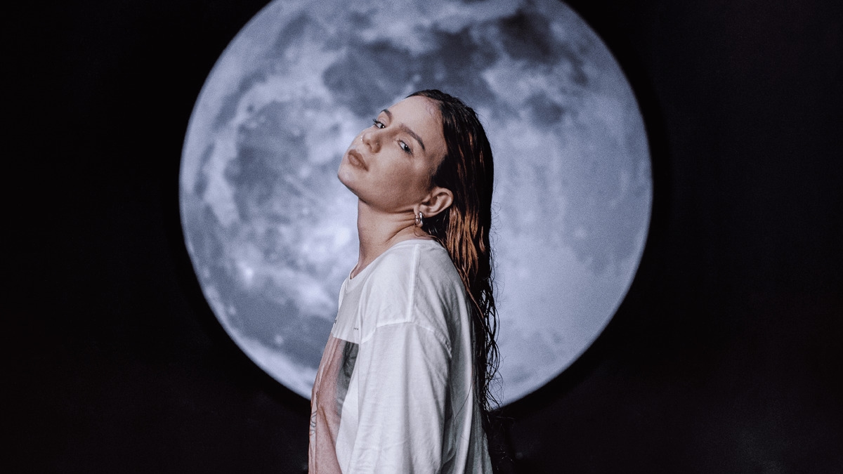 Carol Biazin lança videoclipe para “Início do Fim”